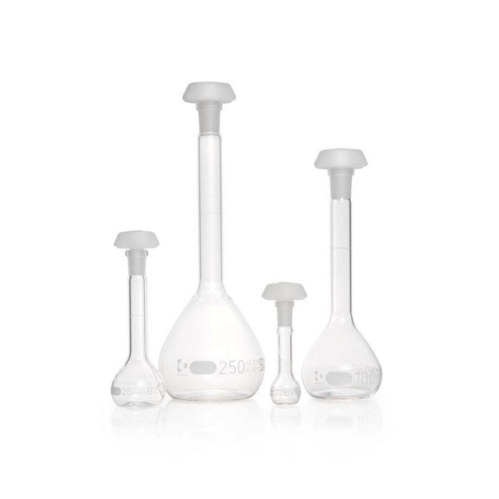 DWK Duran Volumetric Flask 500 ml, Class B White Graduation, One Graduation Mark, Polyethylene Stopper, NS 19/26